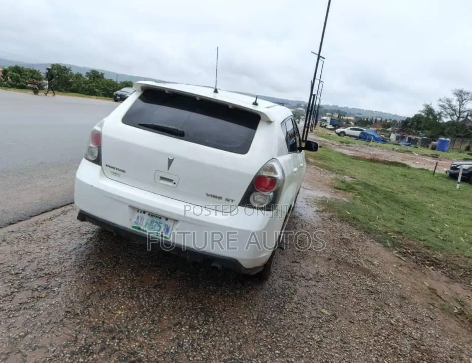 Pontiac Vibe 2010 White