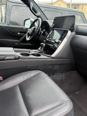 Lexus LX 2023 Silver
