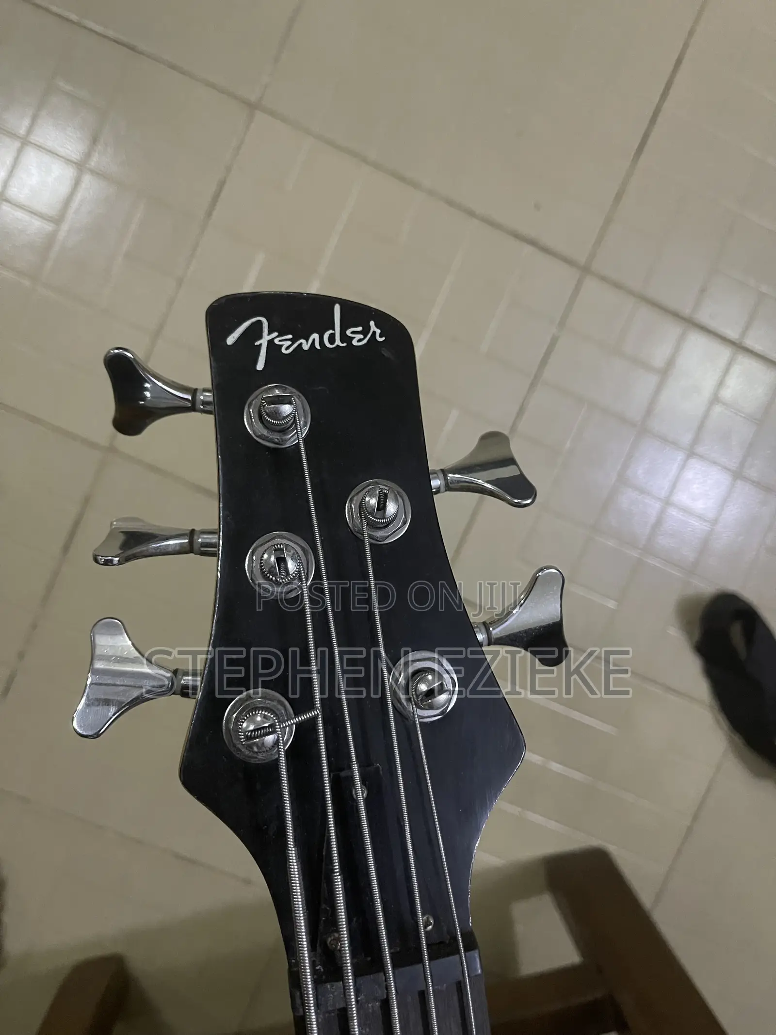 5 Strings Fender Bass Guitar