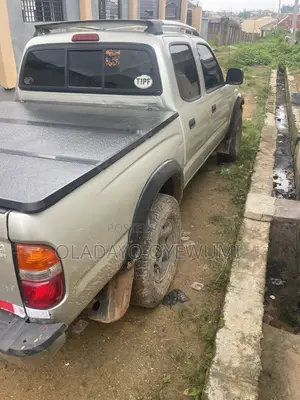 Toyota Tacoma Base 4x2 Regular Cab 103.3 in. WB 2003 Silver