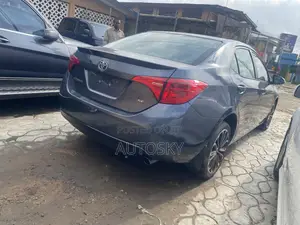 Toyota Corolla SE 4dr Sedan (1.8L 4cyl CVT) 2017 Gray