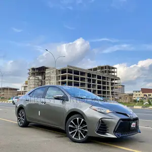 Toyota Corolla SE (1.8L 4cyl 2A) 2018 Gray
