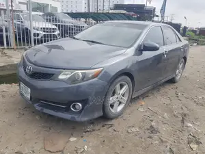 Toyota Camry SE 4dr Sedan (2.5L 4cyl 6A) 2013 Gray