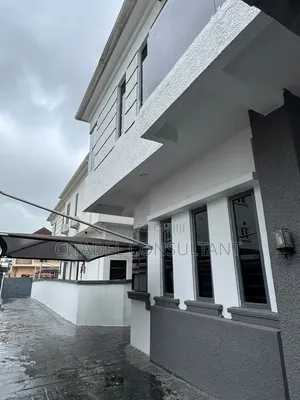 5bdrm Duplex in Berra Estate, Chevron for rent