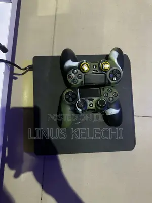 PS4 Not Hacked With 2pads and Two Free Games Cd’s
