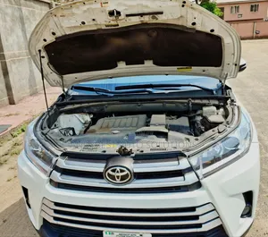 Toyota Highlander XLE V6 4x4 (3.5L 6cyl 6A) 2016 White