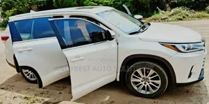 Toyota Highlander XLE V6 4x4 (3.5L 6cyl 6A) 2016 White
