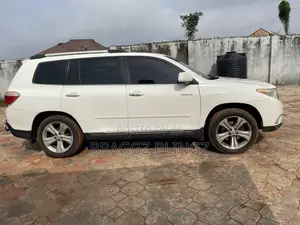 Toyota Highlander Limited 2012 White