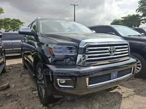 Toyota Sequoia Platinum 4dr SUV 4WD (5.7L 8cyl 6A) 2016 Black