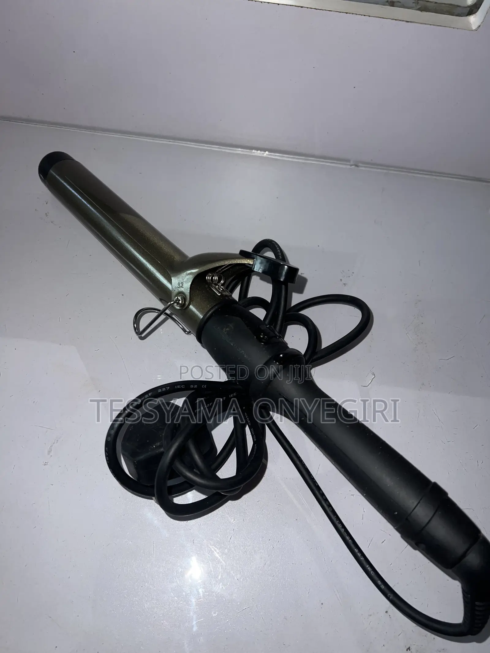 Hair Curler. Curling Iron