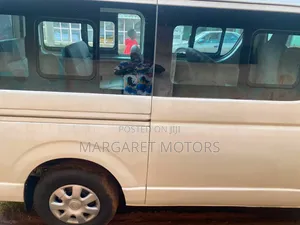 Toyota HiAce 2019 White