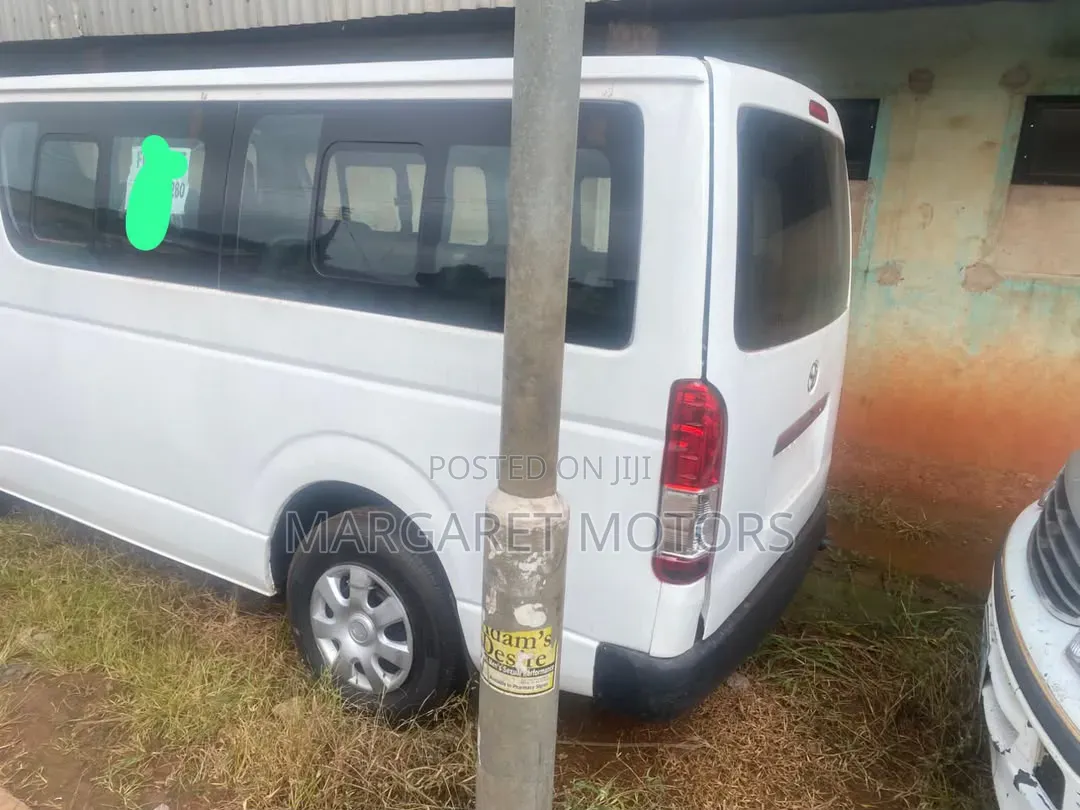 Toyota HiAce 2019 White