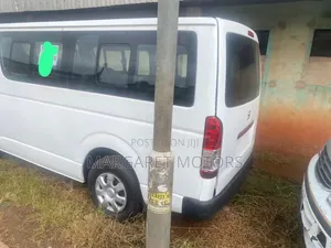Toyota HiAce 2019 White