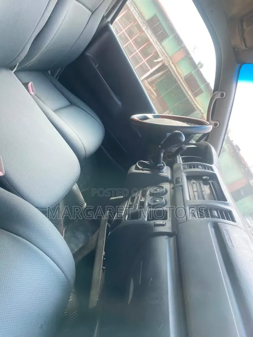 Toyota HiAce 2019 White