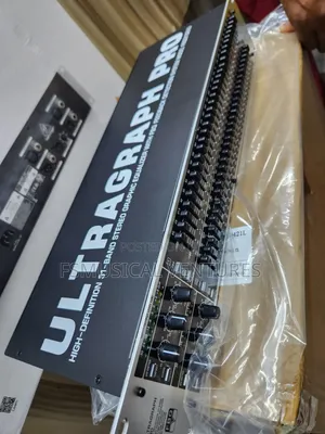 Behringer ULTRAGRAPH PRO FBQ3102HD Graphic Equalizer