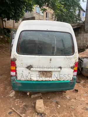 Suzuki Every 2000 White