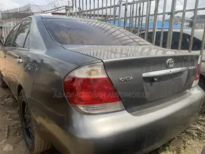 Toyota Camry LE 4dr Sedan (2.4L 4cyl 5A) 2005 Gray