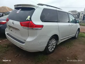 Toyota Sienna 2014 White