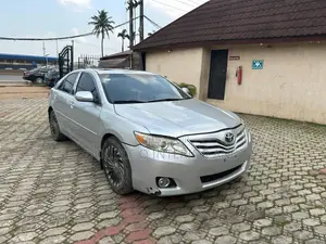 Toyota Camry LE 4dr Sedan (2.5L 4cyl 6AM) 2010 Silver