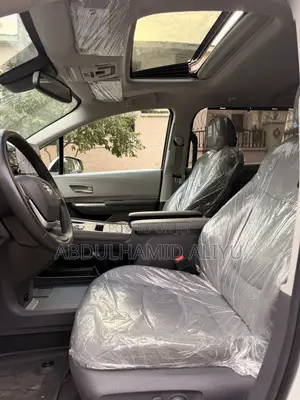 Toyota Sienna XLE 7-Passenger 2021 White