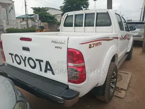 Toyota Hilux 2013 White