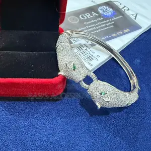 Iced-Out Moissanite Dual Panther Head Bangle (Gra Certified)