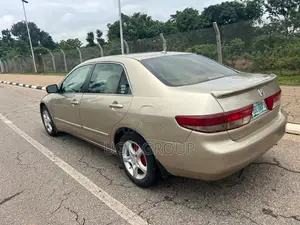 Honda Accord 2005 Gold