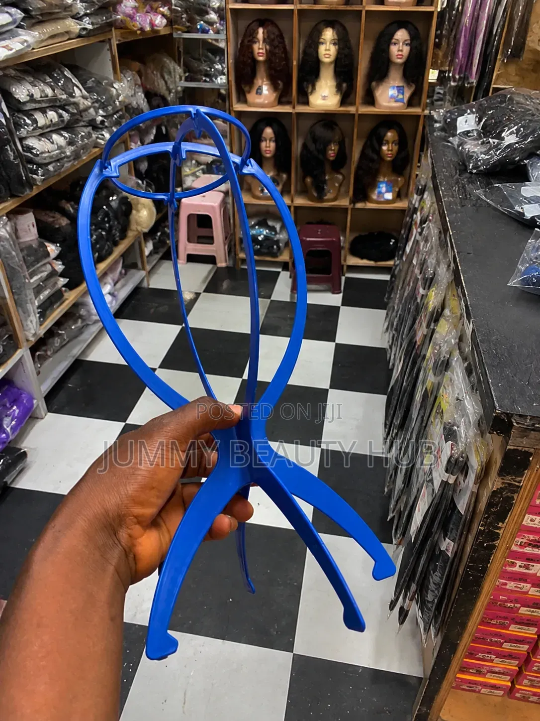 Plastic Wig Standing Is Available