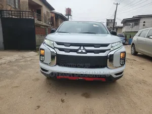 Mitsubishi Outlander 2025 White
