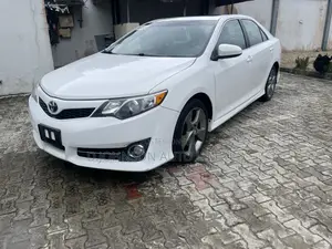 Toyota Camry SE Limited Edition 4dr Sedan (2.5L 4cyl 6A) 2012 White