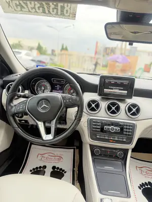 Mercedes-Benz GLA-Class GLA250 4dr SUV (2.0L 4cyl Turbo 7AM) 2015 White