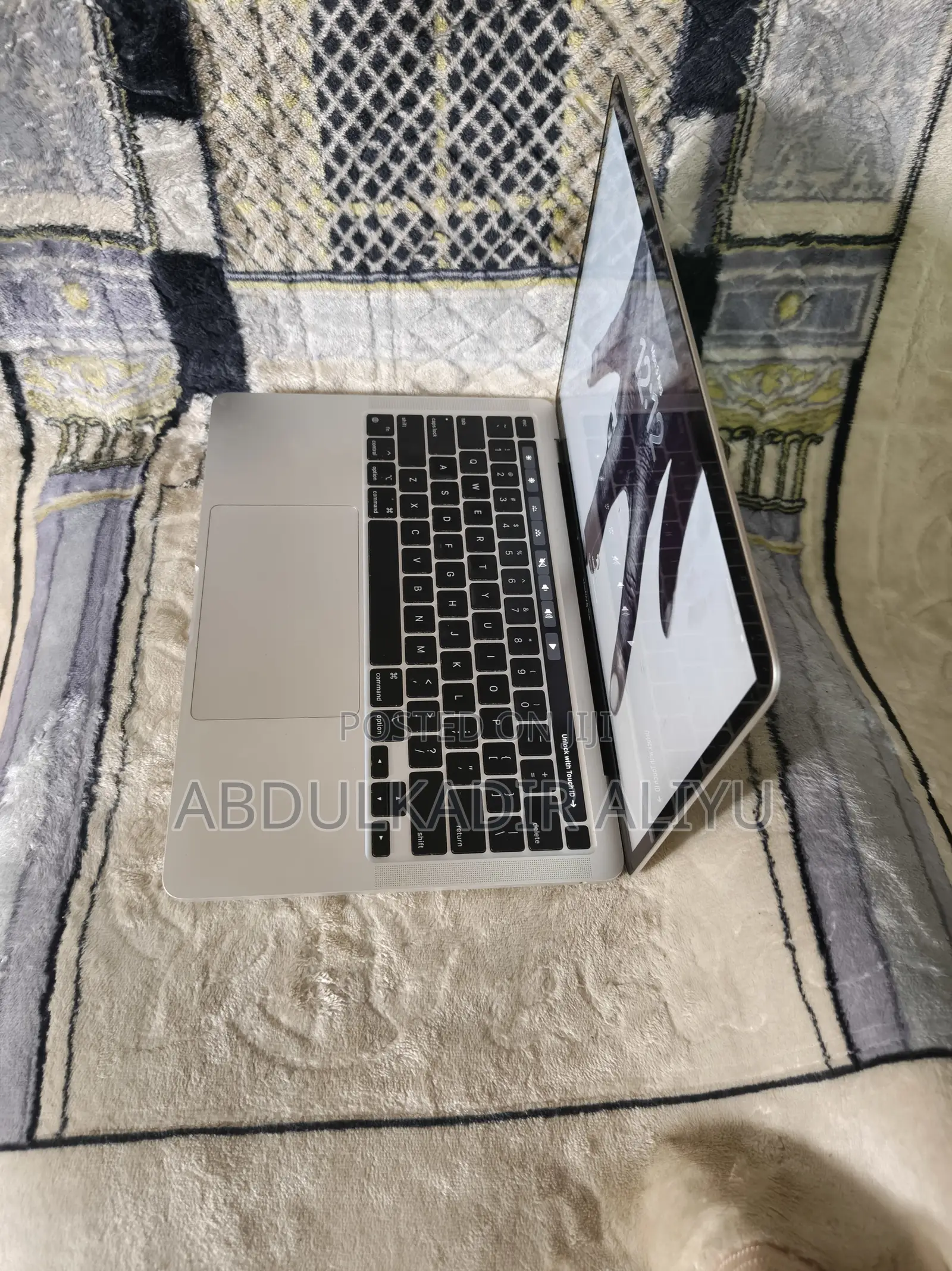 Laptop Apple MacBook Pro 2022 M2 8GB Apple M2 SSD 256GB