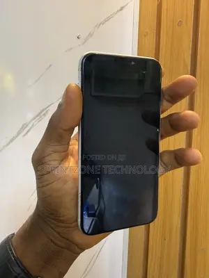 Apple iPhone XR 64 GB White