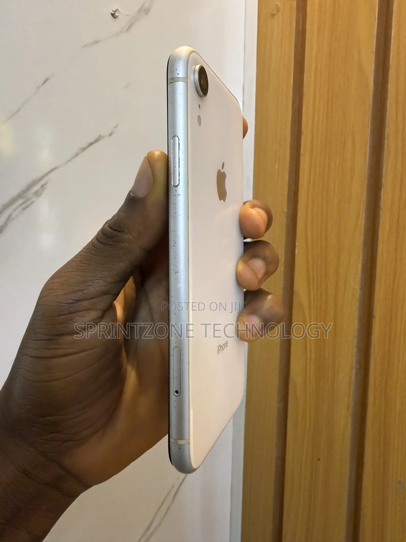 Apple iPhone XR 64 GB White