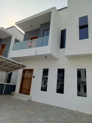 4bdrm Duplex in Harris Drive By Vgc for sale