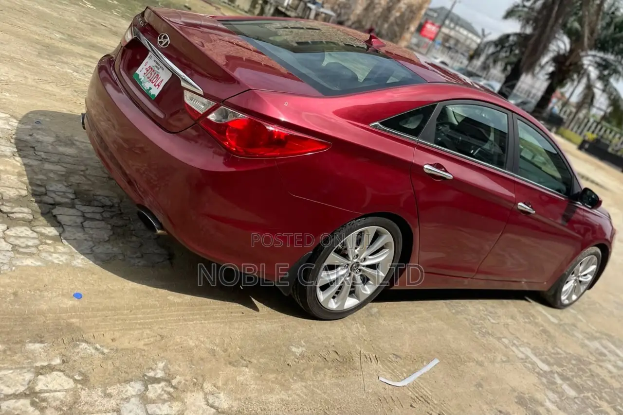 Hyundai Sonata 2012 Red