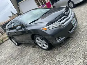 Toyota Venza V6 AWD 2012 Gray