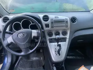 Toyota Matrix S Hatchback AWD (2.4L 4cyl 4A) 2010 Blue
