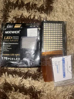 Neewer 176 LED Photo and Video Fill Light.