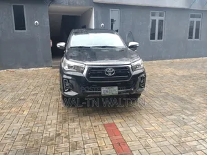 Toyota Hilux 2016 Black