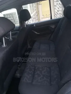 Volkswagen Golf 2005 Red