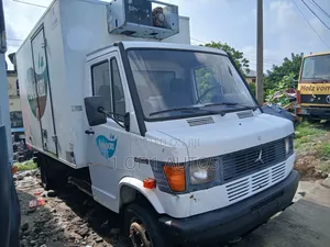 Mercedez Benz Truck 4100
