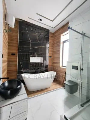 5bdrm Duplex in Chevron for rent