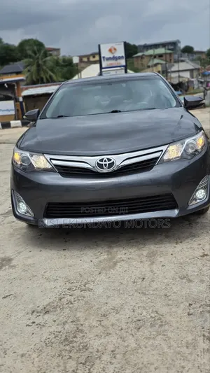 Toyota Camry XLE 4dr Sedan (2.5L 4cyl 6A) 2013 Gray