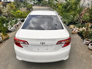 Toyota Camry SE Sport 4dr Sedan (2.5L 4cyl 6A) 2014 Off white