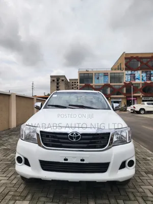 Toyota Hilux 2010 White