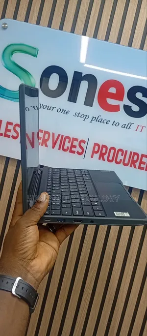 Laptop Lenovo 300e 4GB AMD SSD 60GB