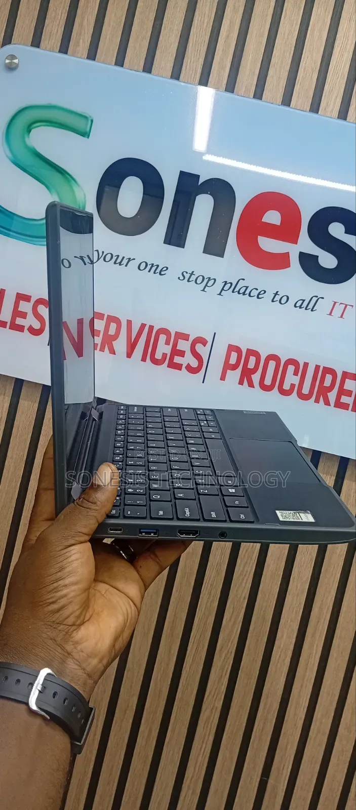 Laptop Lenovo 300e 4GB AMD SSD 60GB