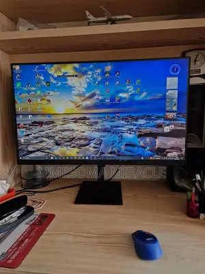 HP P32u G5 32" Class WQHD IPS Monitor