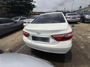 Toyota Camry XLE 4dr Sedan (2.5L 4cyl 6A) 2016 White